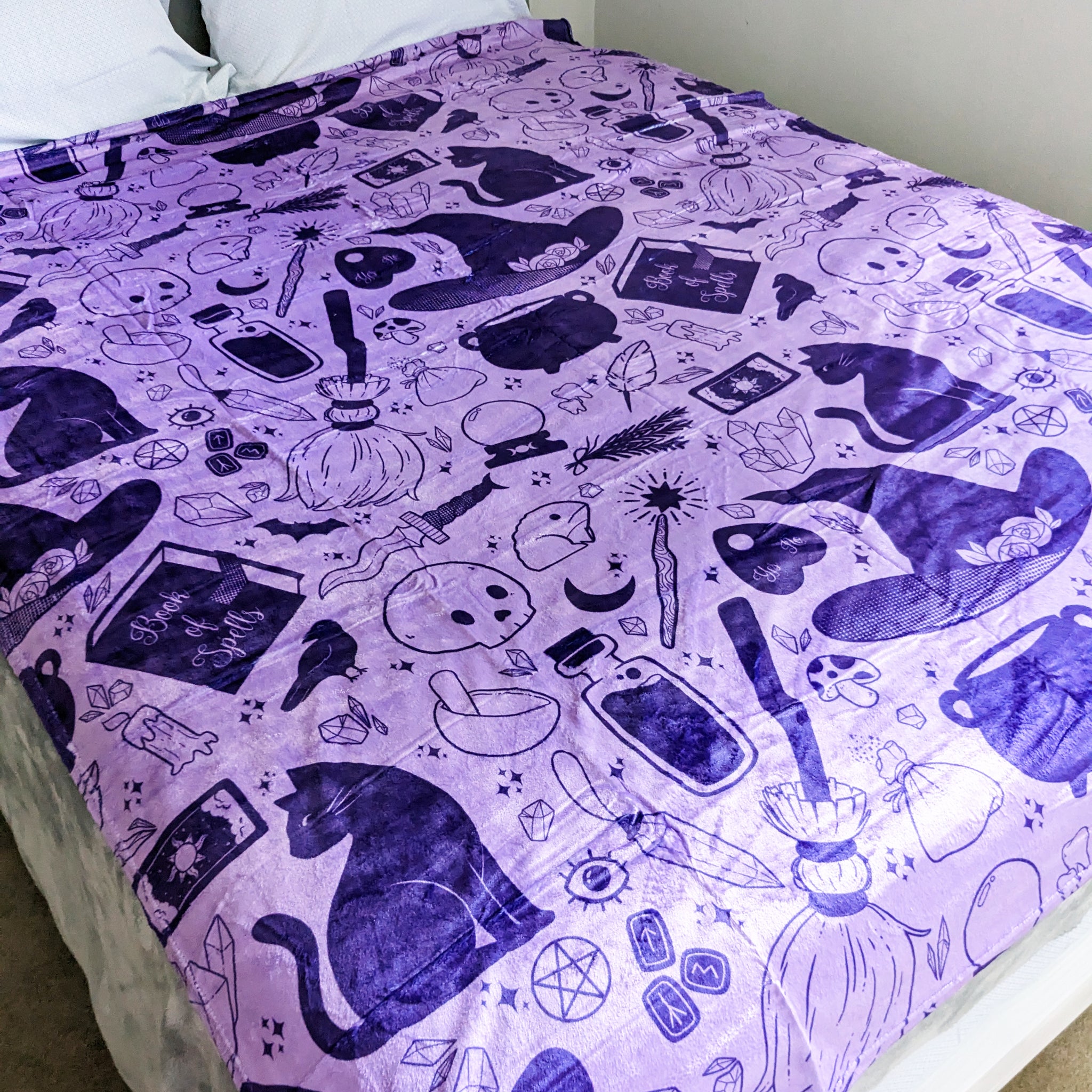 Basic Witch Supplies Blanket - Purple/Purple